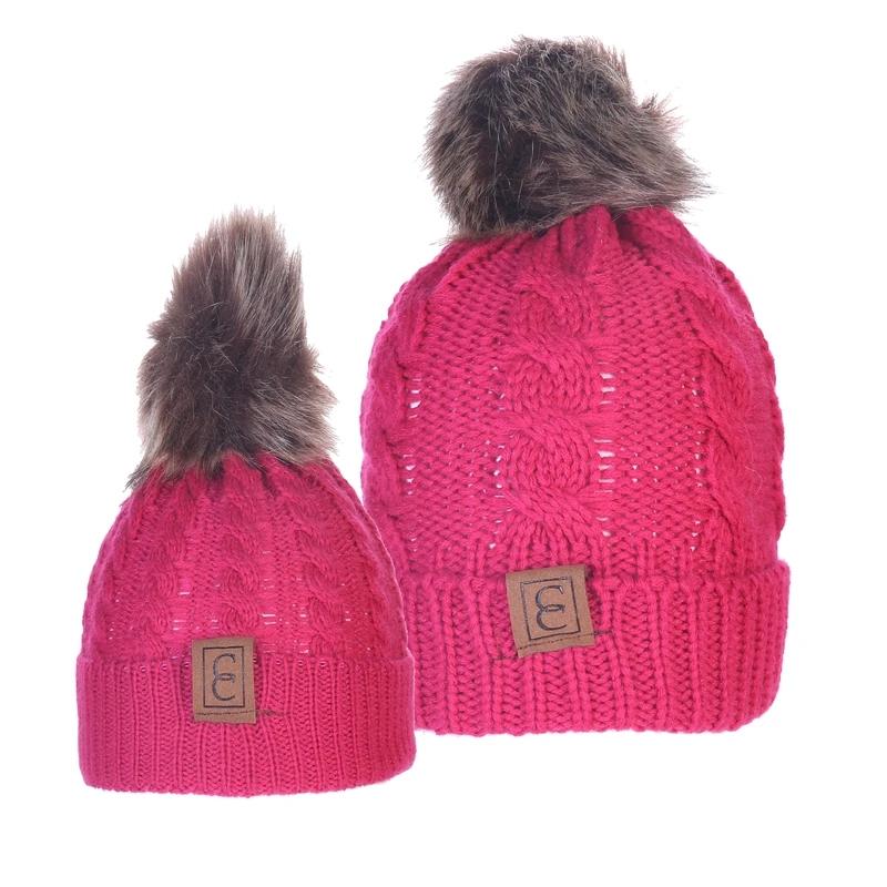 Women&#39;s Chic Mom and Me Pom Beanie Hat / Pink