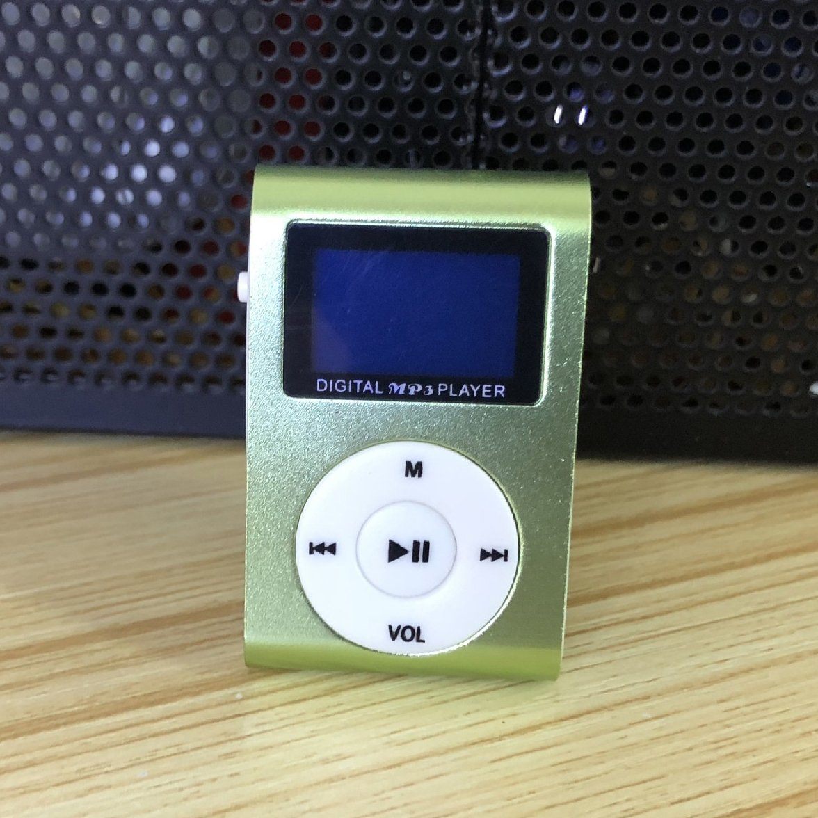 Clip-On Mini MP3 &amp; FM Music Player / Green