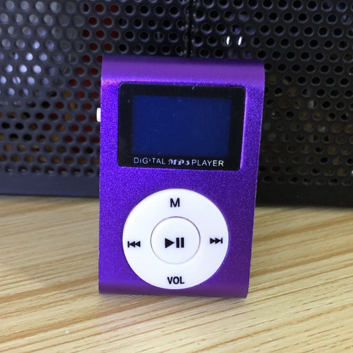 Clip-On Mini MP3 &amp; FM Music Player / Purple
