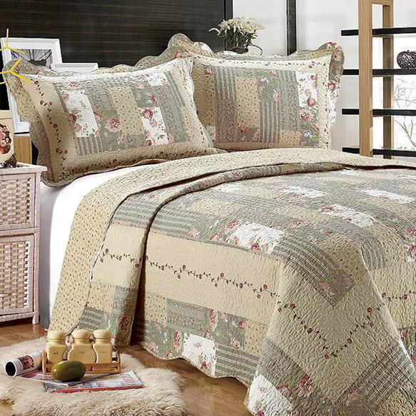 Tradition Premium Printed Reversible Quilt Sets / Beige / King